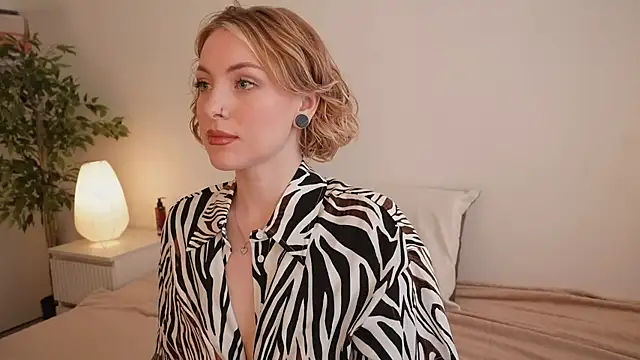 kris69kiss online show from April 2026 01:33:02 PM