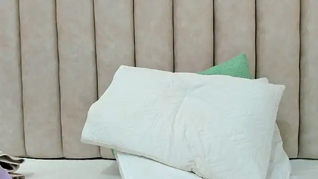 Snapshot of FreyaMoller chatting on May 2026 06:35:01 PM FreyaMoller online show from May 2026 06:35:01 PM