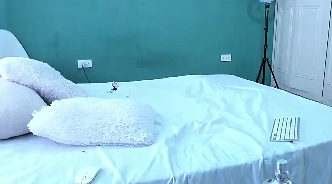 Snapshot of Chandler_ken chatting on January 2025 01:40:01 PM Chandler ken online show from January 2025 01:40:01 PM