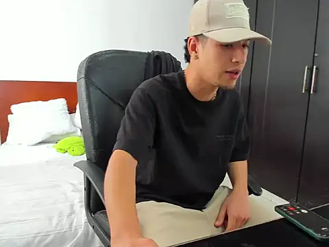 Snapshot of Chandler_ken chatting on October 2025 04:24:02 PM Chandler ken online show from October 2025 04:24:02 PM