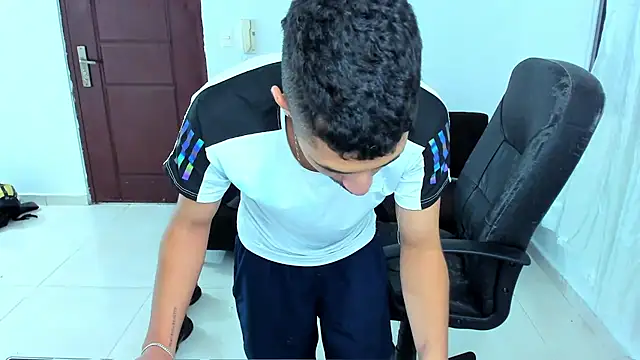 Snapshot of Chandler_ken chatting on February 2026 01:02:02 AM Chandler ken online show from February 2026 01:02:02 AM