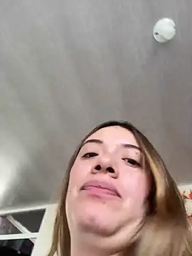 Snapshot of valery_mora chatting on June 2026 06:45:01 PM valery mora online show from June 2026 06:45:01 PM