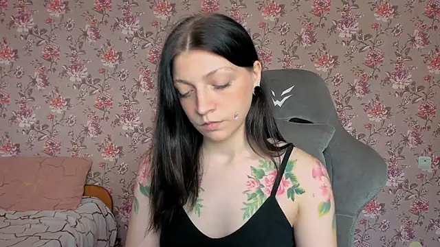 Snapshot of Lolly_Haze chatting on May 2026 03:58:02 AM Lolly Haze online show from May 2026 03:58:02 AM