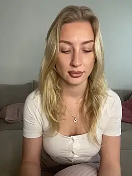 belle98 online show from December 2025 01:17:02 PM