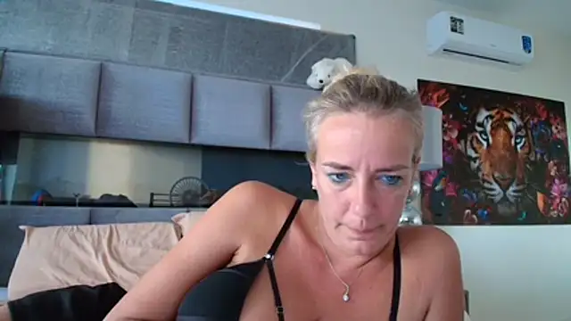 Snapshot of Wendysexyx chatting on June 2026 10:38:01 AM Wendysexyx online show from June 2026 10:38:01 AM