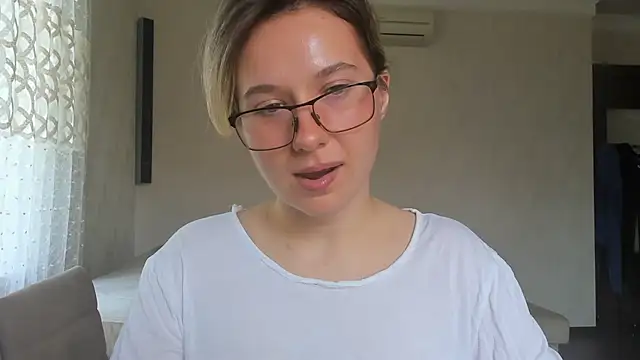 Lilith lutherlow online show from June 2026 01:17:02 PM