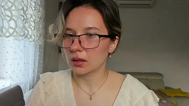 Lilith lutherlow online show from July 2026 01:53:02 PM