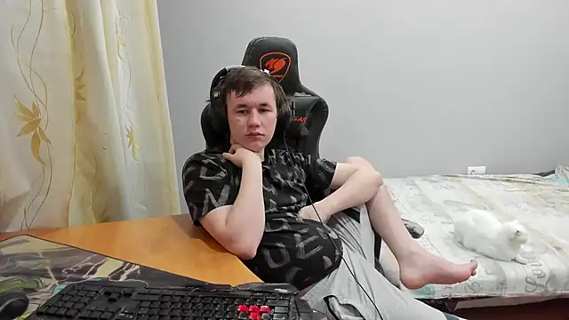 iliaskrislove online show from February 2026 11:30:01 PM