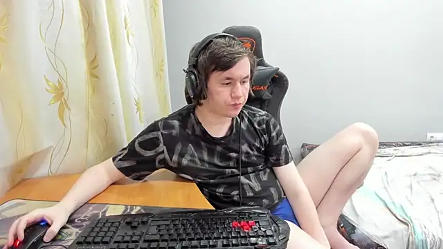 iliaskrislove online show from April 2026 04:07:02 PM