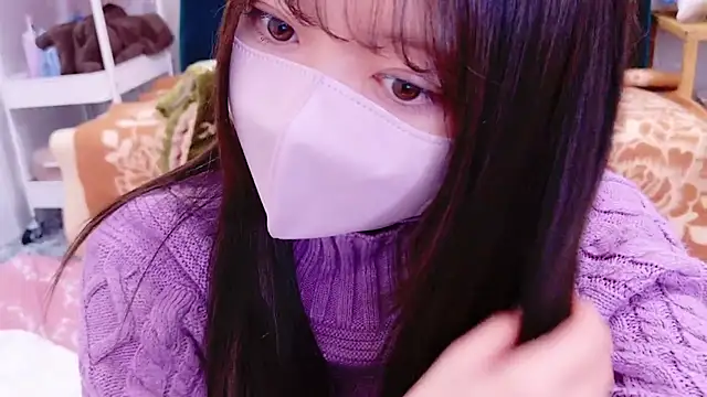 Snapshot of yuki-chi chatting on December 2024 01:32:02 PM yuki-chi online show from December 2024 01:32:02 PM