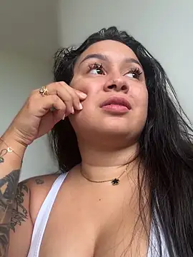 Pretty Isadora online show from April 2026 09:01:01 PM