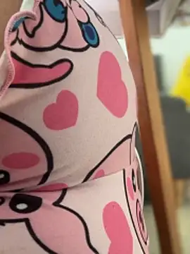 Pretty Isadora online show from April 2026 07:52:01 PM