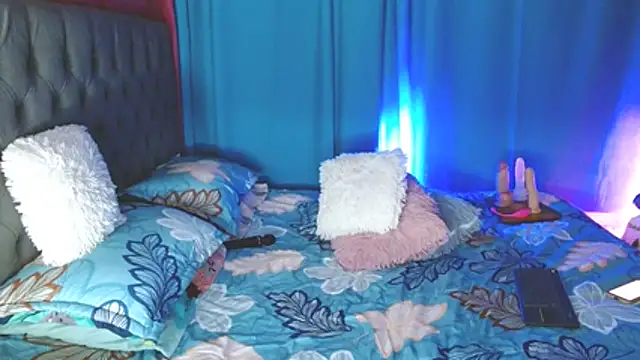 Kerly Lopez online show from April 2026 07:58:02 PM