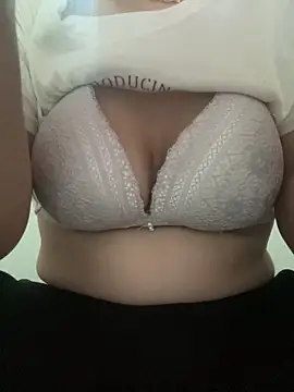 Milk Mom99 online show from March 2026 07:13:02 AM