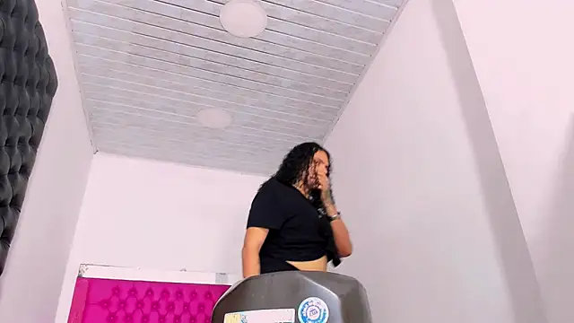 Snapshot of aleja_mistress_ chatting on November 2025 07:50:02 PM aleja mistress online show from November 2025 07:50:02 PM