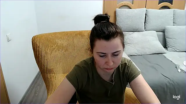 VioletaFlower7 online show from April 2026 07:58:02 PM