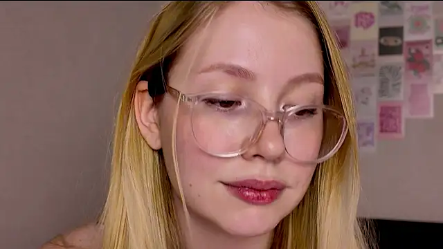 HoneyAudrey online show from December 2025 02:42:01 AM