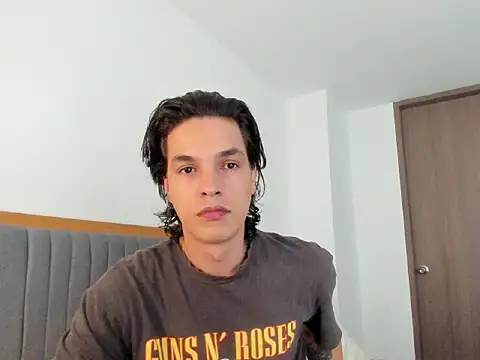 uglycoyote18 online show from April 2026 08:28:01 PM