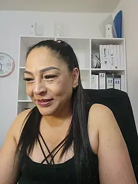 Snapshot of Gina_Myers chatting on June 2026 03:32:02 AM Gina Myers online show from June 2026 03:32:02 AM