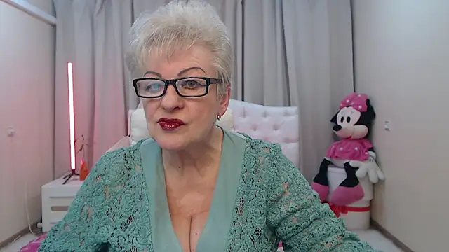Snapshot of KayleSmoll chatting on April 2026 06:43:02 PM KayleSmoll online show from April 2026 06:43:02 PM