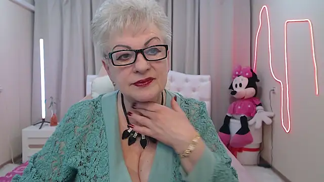Snapshot of KayleSmoll chatting on May 2026 06:38:02 PM KayleSmoll online show from May 2026 06:38:02 PM