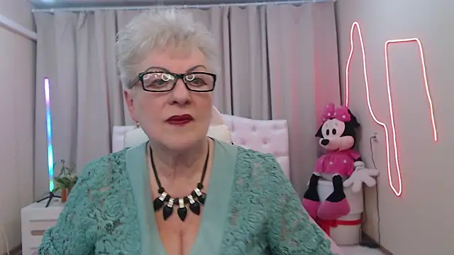 Snapshot of KayleSmoll chatting on May 2026 06:37:02 PM KayleSmoll online show from May 2026 06:37:02 PM