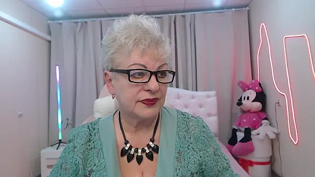 Snapshot of KayleSmoll chatting on May 2026 06:36:02 PM KayleSmoll online show from May 2026 06:36:02 PM