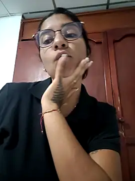 Sofythom1 online show from March 2026 04:39:01 AM