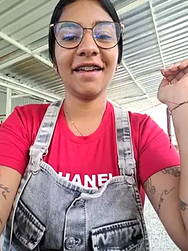 Sofythom1 online show from March 2026 03:23:01 PM