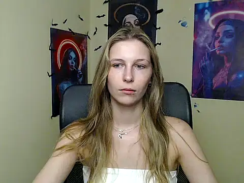 Snapshot of StrangerGi chatting on June 2026 06:44:01 AM StrangerGi online show from June 2026 06:44:01 AM
