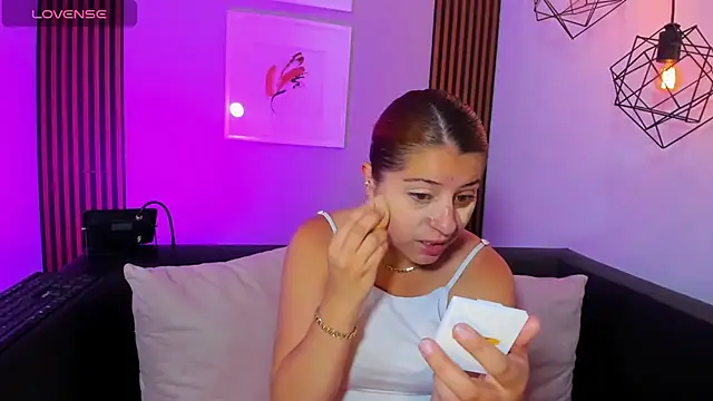 Nahiajhonson  online show from March 2026 12:20:02 PM