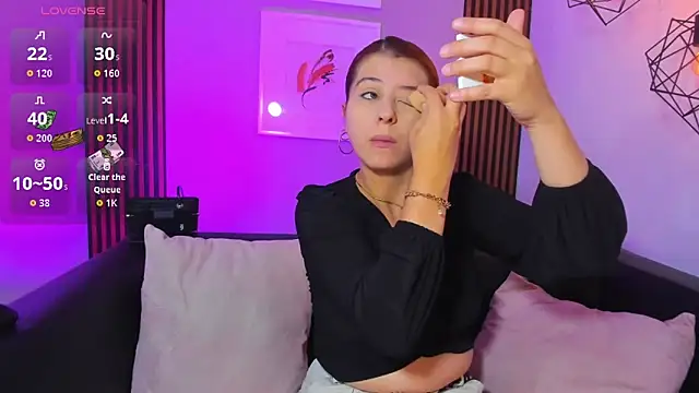 Nahiajhonson  online show from March 2026 01:27:01 PM