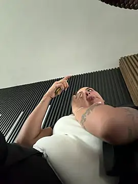 EmmaTorres  online show from April 2026 07:48:01 PM