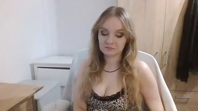 AlmaHoney online show from December 2025 09:22:01 PM