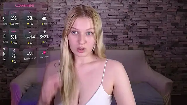 EmiliaDuchess online show from April 2026 02:22:01 PM