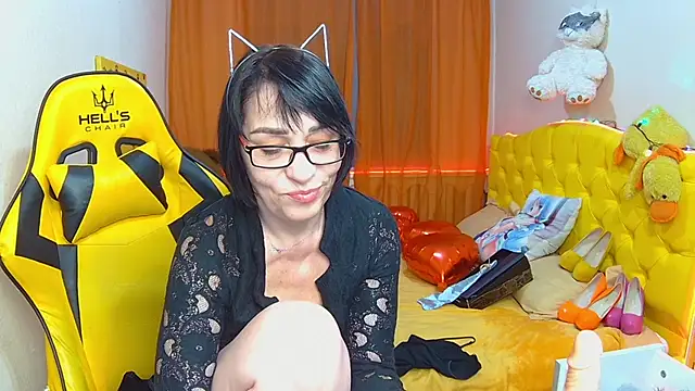 Snapshot of SandraHormas chatting on February 2025 02:05:02 PM SandraHormas online show from February 2025 02:05:02 PM