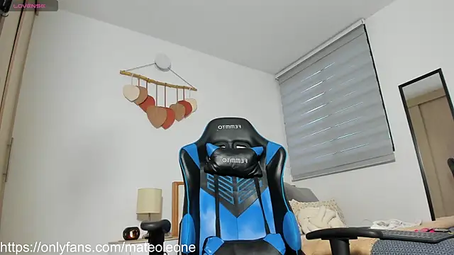 mateoleonee online show from April 2026 07:55:01 PM