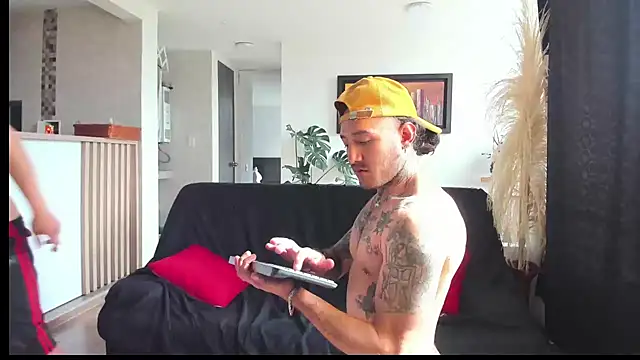 MARCELOANDLUCIAN online show from February 2025 10:36:02 PM