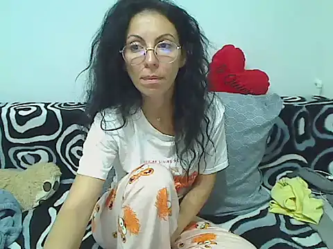 Emmatoo online show from April 2026 03:44:02 AM