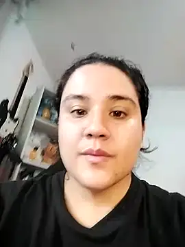 ItsNaiixa online show from April 2026 10:38:01 PM