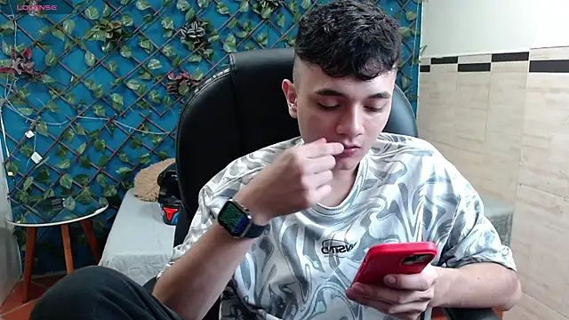 Snapshot of Waturox chatting on October 2025 07:24:02 PM Waturox online show from October 2025 07:24:02 PM