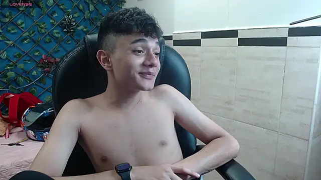 Snapshot of Waturox chatting on October 2025 07:16:01 PM Waturox online show from October 2025 07:16:01 PM