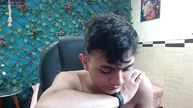 Snapshot of Waturox chatting on October 2025 07:37:02 PM Waturox online show from October 2025 07:37:02 PM