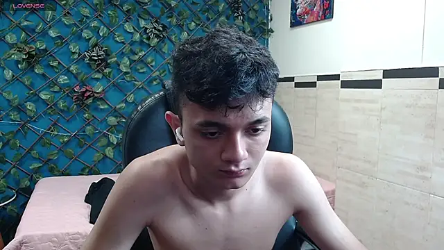 Snapshot of Waturox chatting on November 2025 07:25:02 PM Waturox online show from November 2025 07:25:02 PM