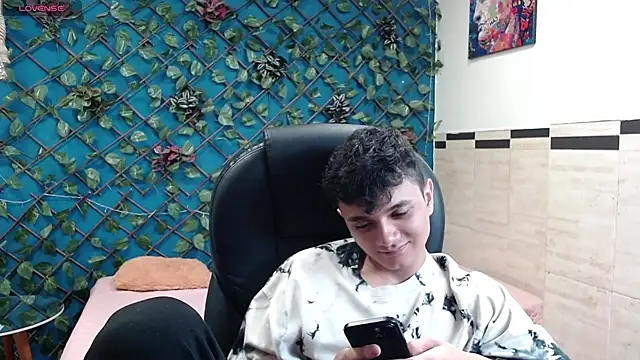 Snapshot of Waturox chatting on November 2025 06:29:01 PM Waturox online show from November 2025 06:29:01 PM