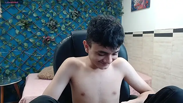 Snapshot of Waturox chatting on November 2025 07:03:01 PM Waturox online show from November 2025 07:03:01 PM