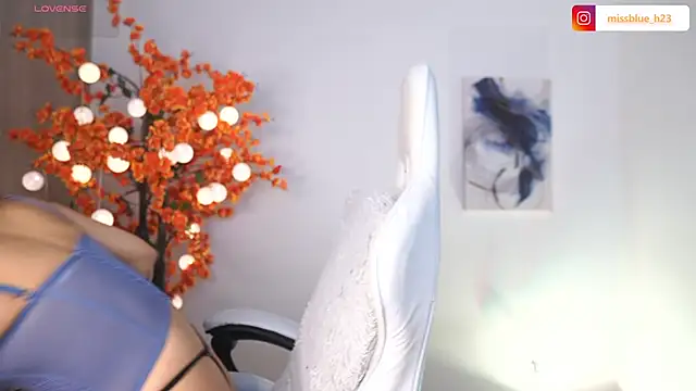 VictoriaHiill online show from October 2025 05:24:02 PM