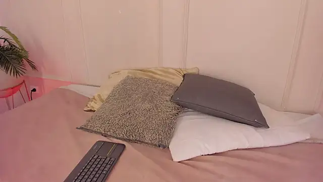 Mariapettit online show from March 2026 01:00:02 PM