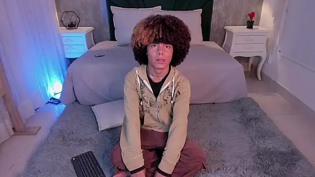 Alexiis Etereo online show from April 2026 07:30:01 PM