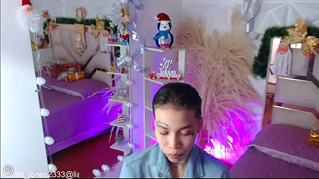 Jonesliam23 online show from December 2025 07:30:02 PM